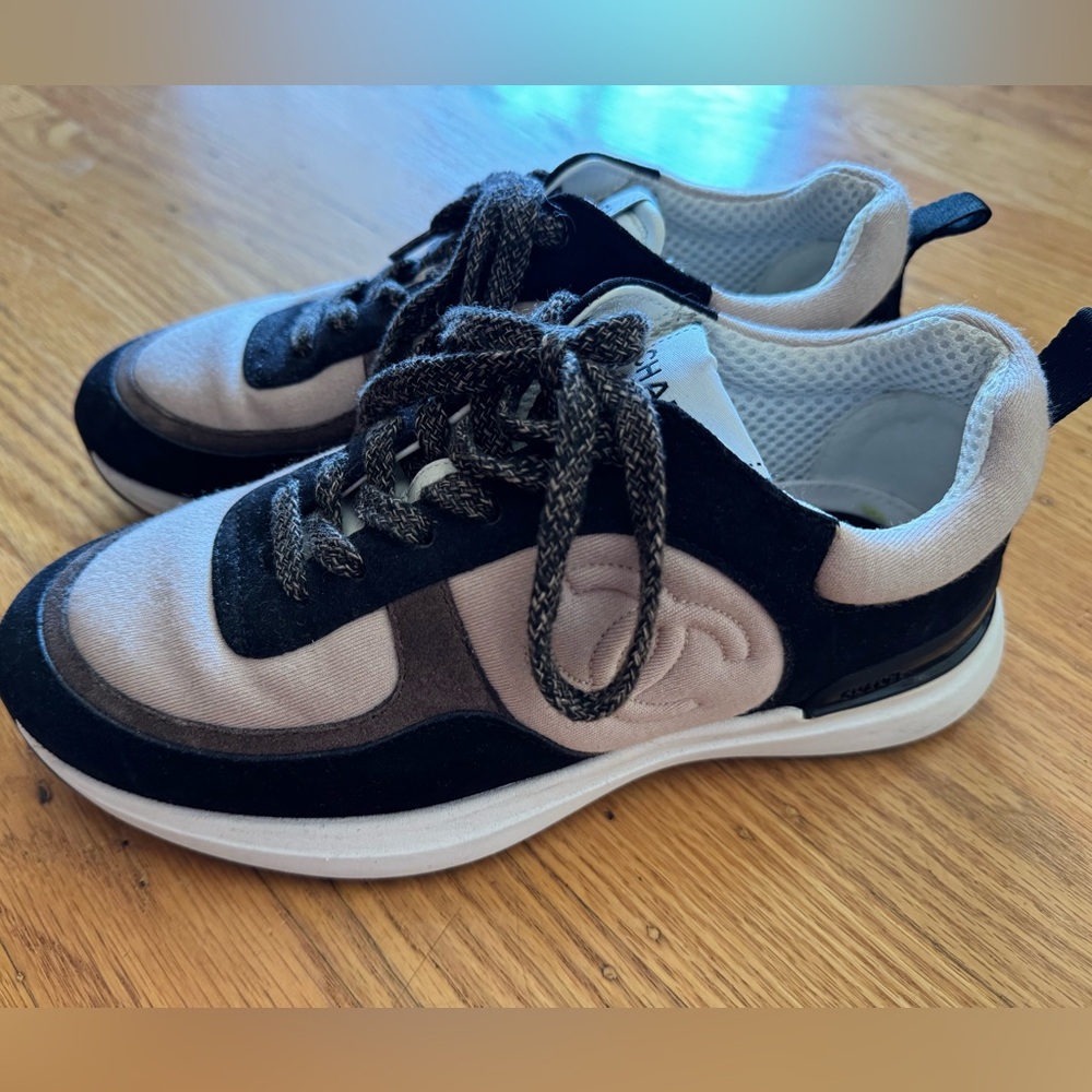 CHANEL Sneakers